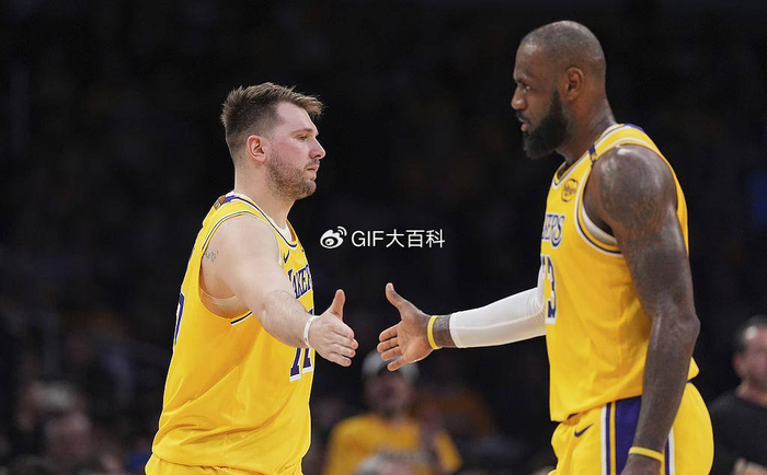 詹姆斯东契奇双30+!湖人赛季三杀鹈鹕,关键时刻13战不败|洛杉矶湖人队|新奥尔良鹈鹕队|卢卡-东契奇|锡安-威廉姆森|特雷-墨菲_新浪体育_新浪新闻